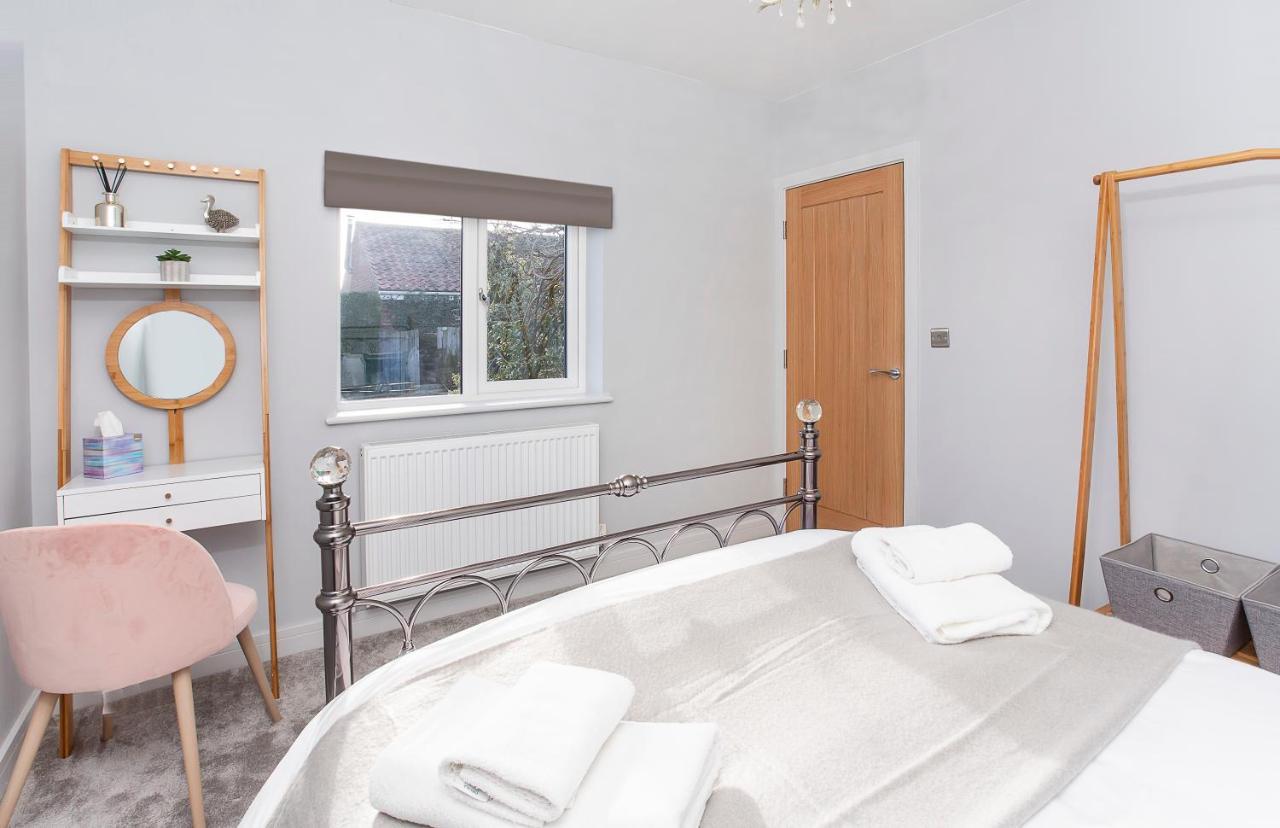 Апартаменты The Luxury Potting Shed With Free Parking! Йорк Экстерьер фото